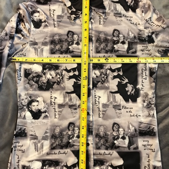 🎁RARE Wizard of Oz top. Size S. - Picture 3 of 7